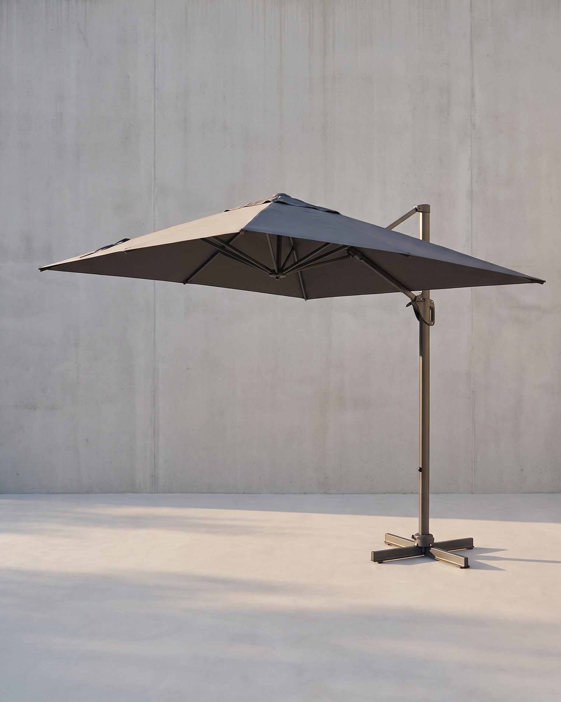 Freiarm-Sonnenschirm 290 x 290 cm – 360° drehbar – Neigungswinkel verstellbar – UPF 50+ – mit Ständer und Schutzhülle – Dunkelgrau
