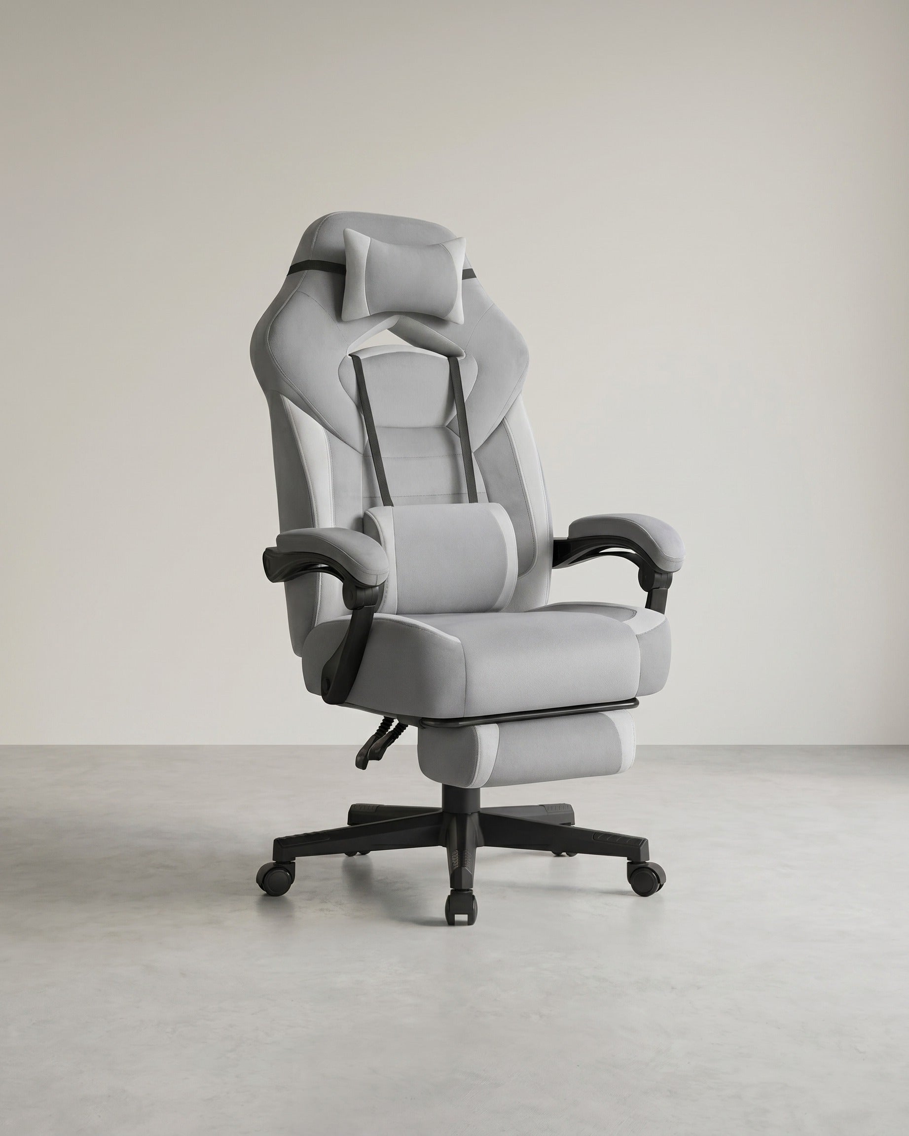 Gaming-Stuhl mit Fußstütze – ergonomisch – neigbar – extra dicke Sitzfläche – höhenverstellbar – Grau | Samt