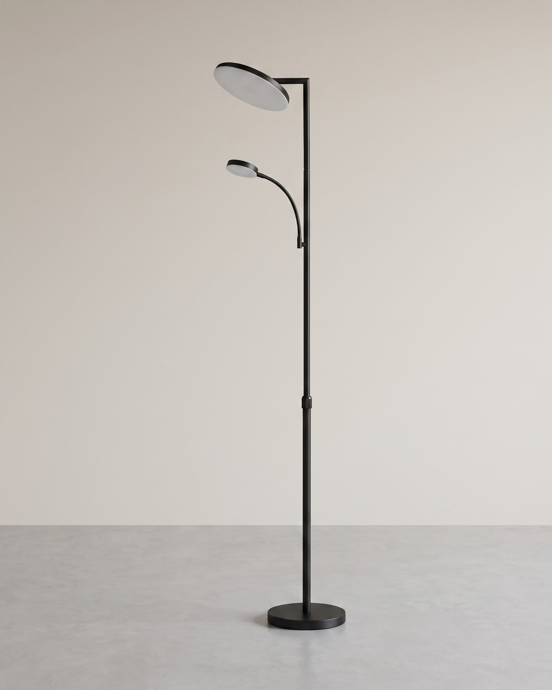LED-Stehlampe Mit Leselampe - Höhenverstellbar Mit Timer - Mit Fernbedienung