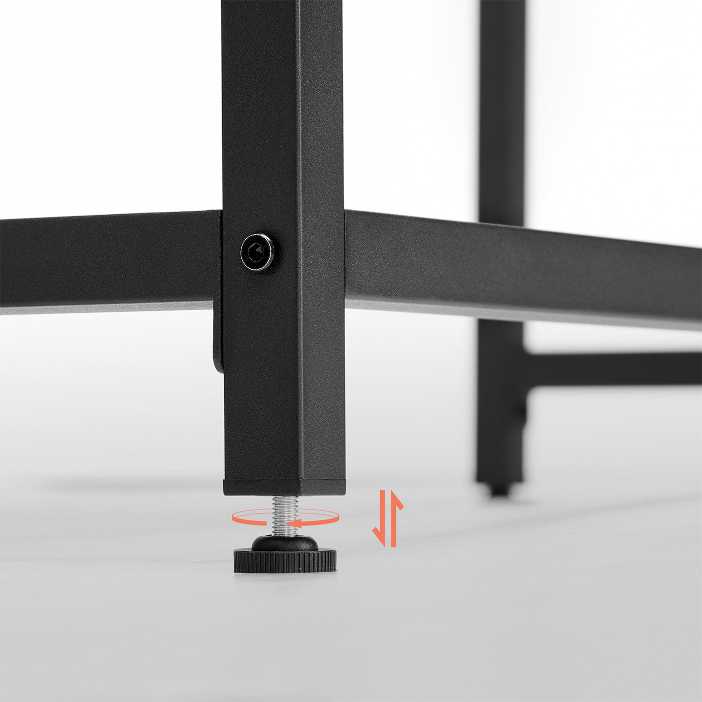 Schreibtisch im Industriedesign – 140 cm breit – kompakt und stabil – bis 50 kg belastbar