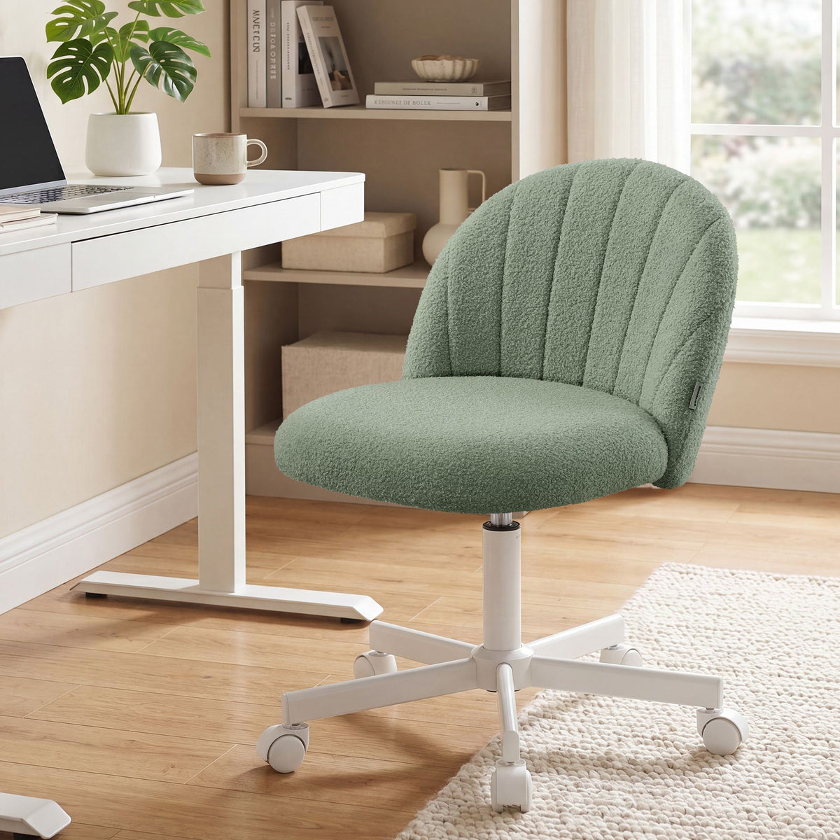 Drehstuhl – Kompaktes Design – Weicher Bezug – Höhenverstellbar – 360°-Rollen – Ergonomische Rückenlehne